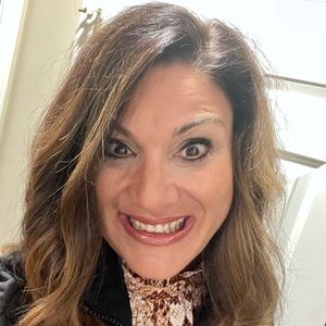 Meet your Posher, Dina